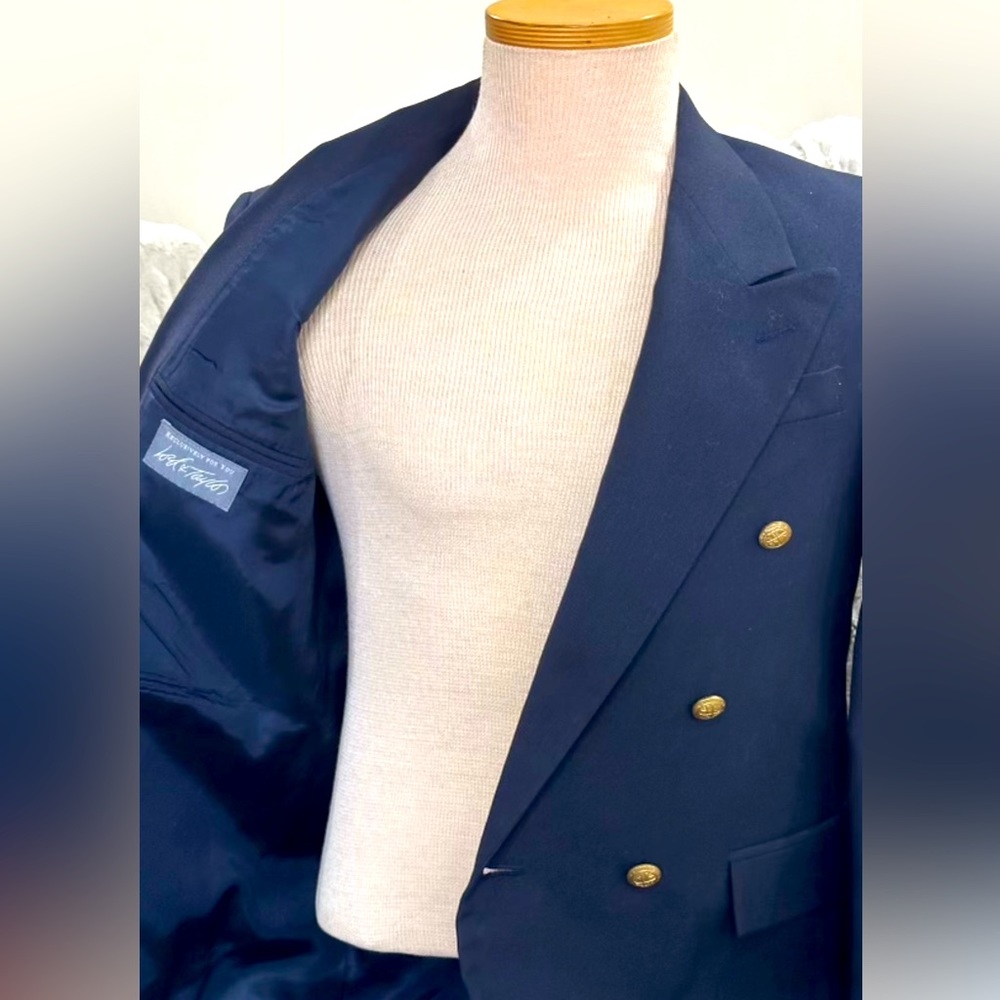 Boys Lord and Taylor Blazer 16 reg: Perfect for Easter/Church: Exquisite buttons